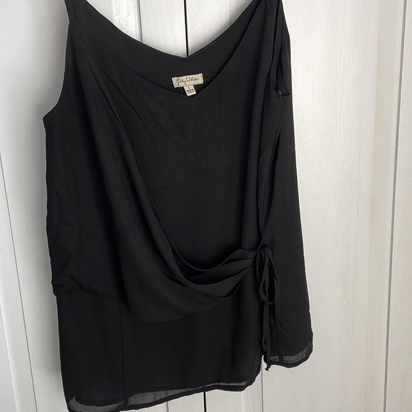 Lily White black front cross adjustable tie tank top size large - Picture 9 of 10